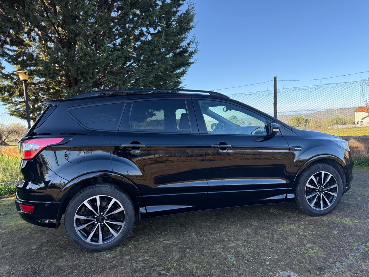 Ford Kuga 1.5 TDCI 120 CV S&S 2WD ST-Line