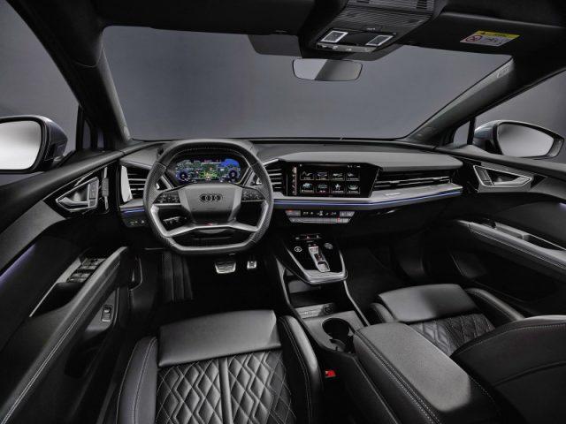 AUDI Q4 e-tron Q4 SPB 55 e-tron quattro Business Advanced