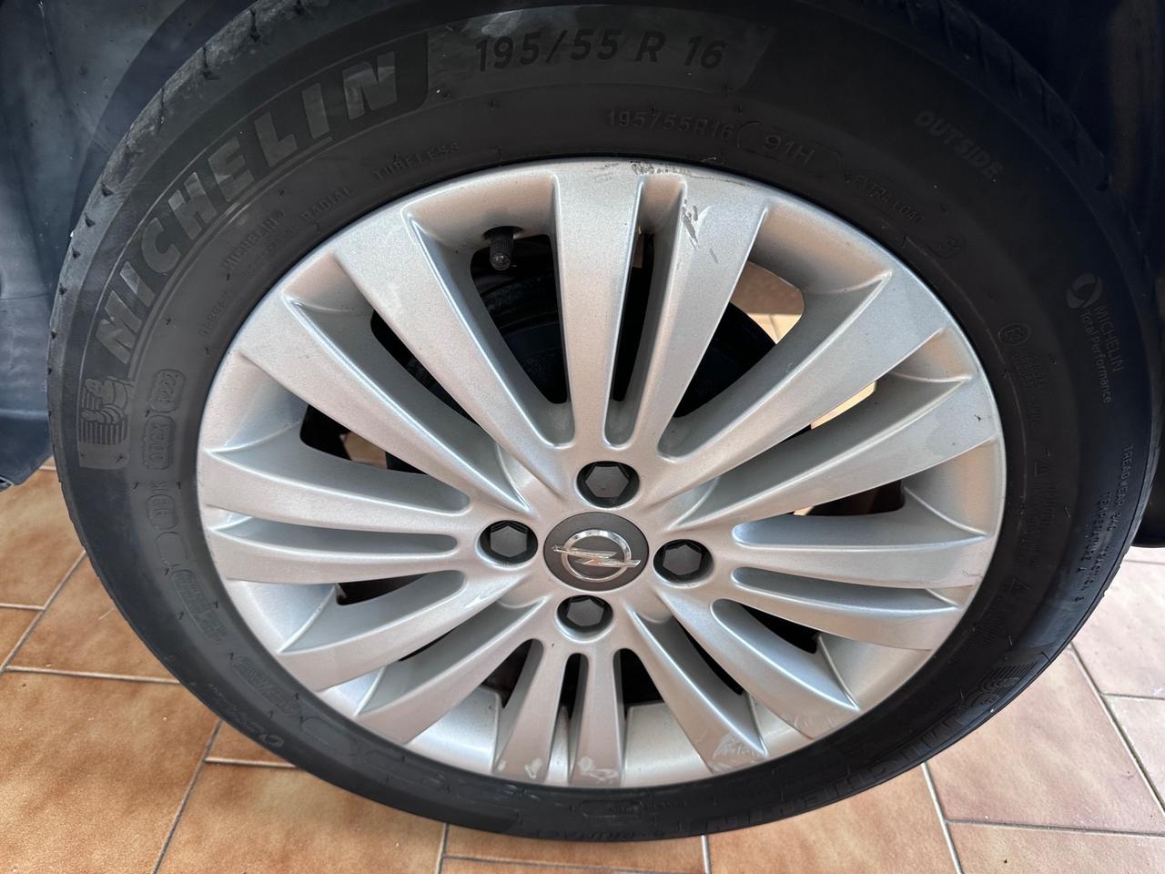 Opel Corsa 1.2benz. 65.000km