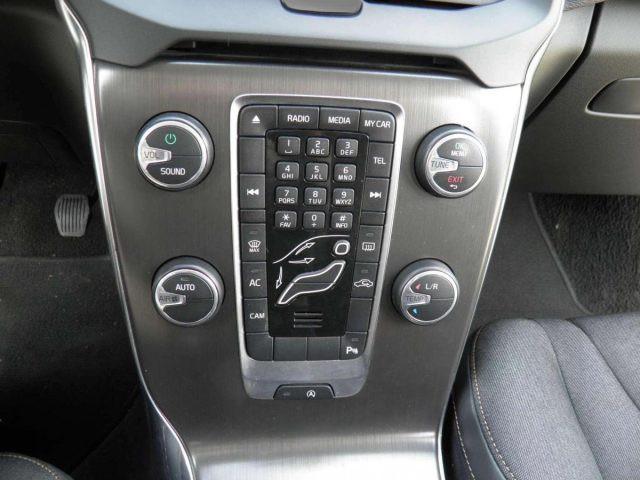 VOLVO V40 Cross Country V40 CROSS COUNTRY D3 MOMENTUM