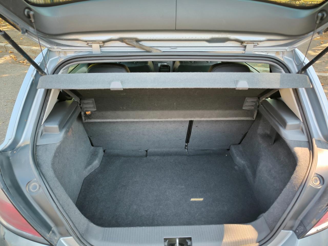 Opel Astra 1.6 16V Twinport 5 porte Cosmo