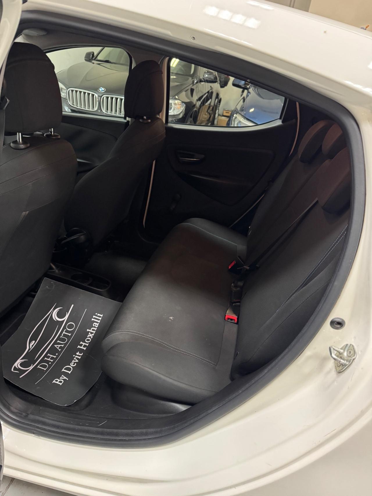 Lancia Ypsilon 1.2 69 CV 5 porte Platinum