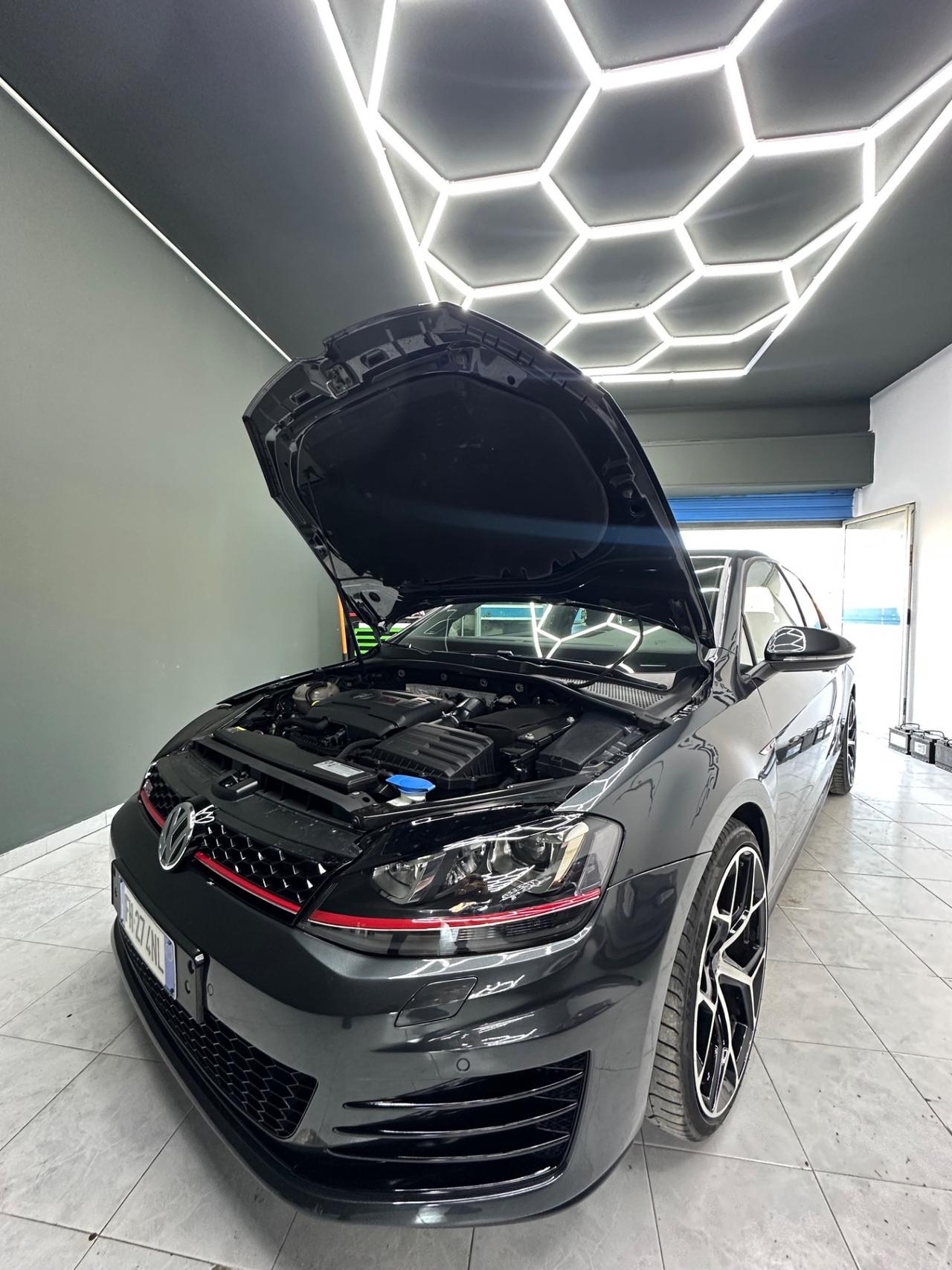 Volkswagen Golf GTI Performance 2.0 TSI 230 cv 3p