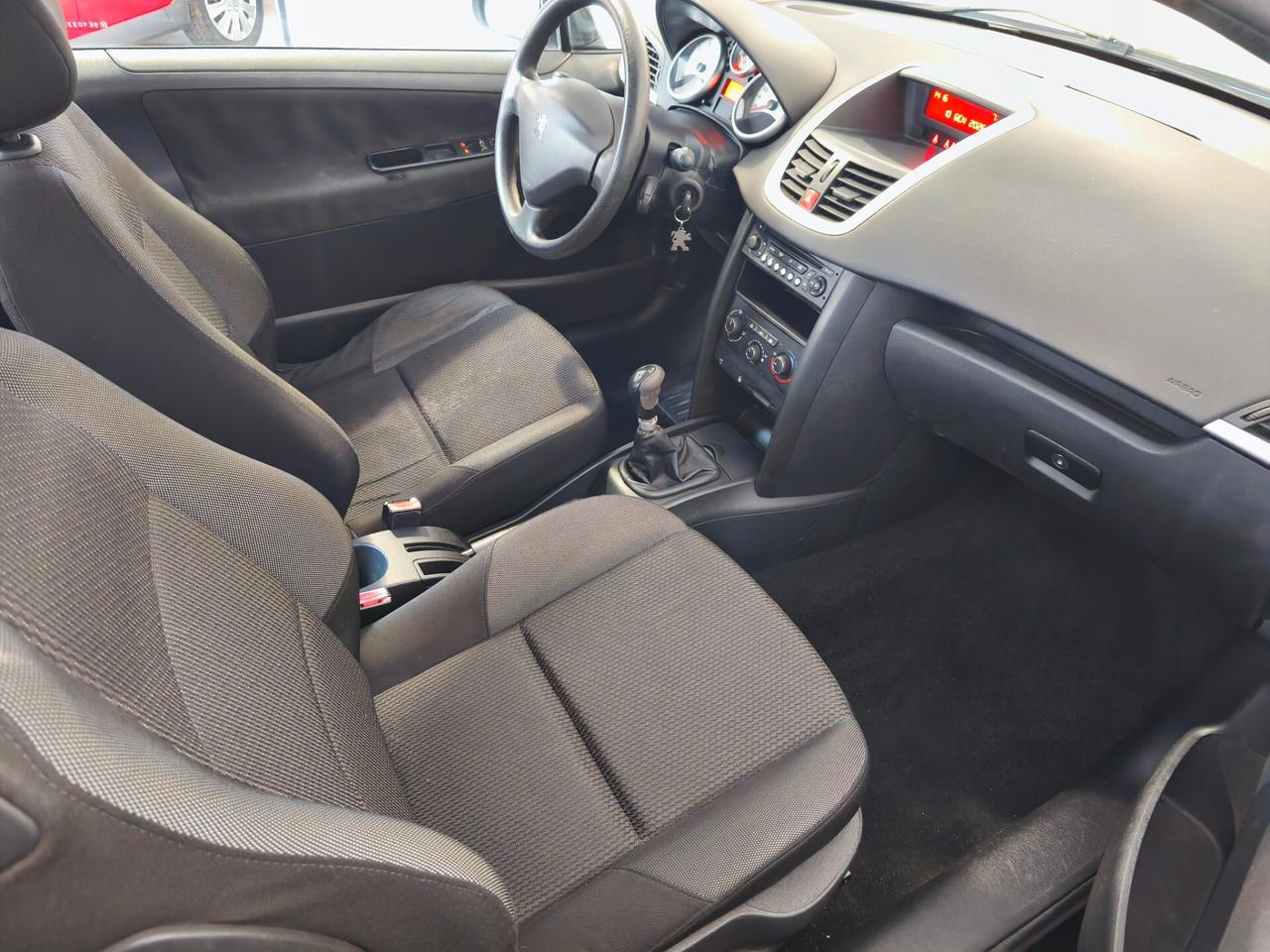 Peugeot 207 1.4 75 CV GPL