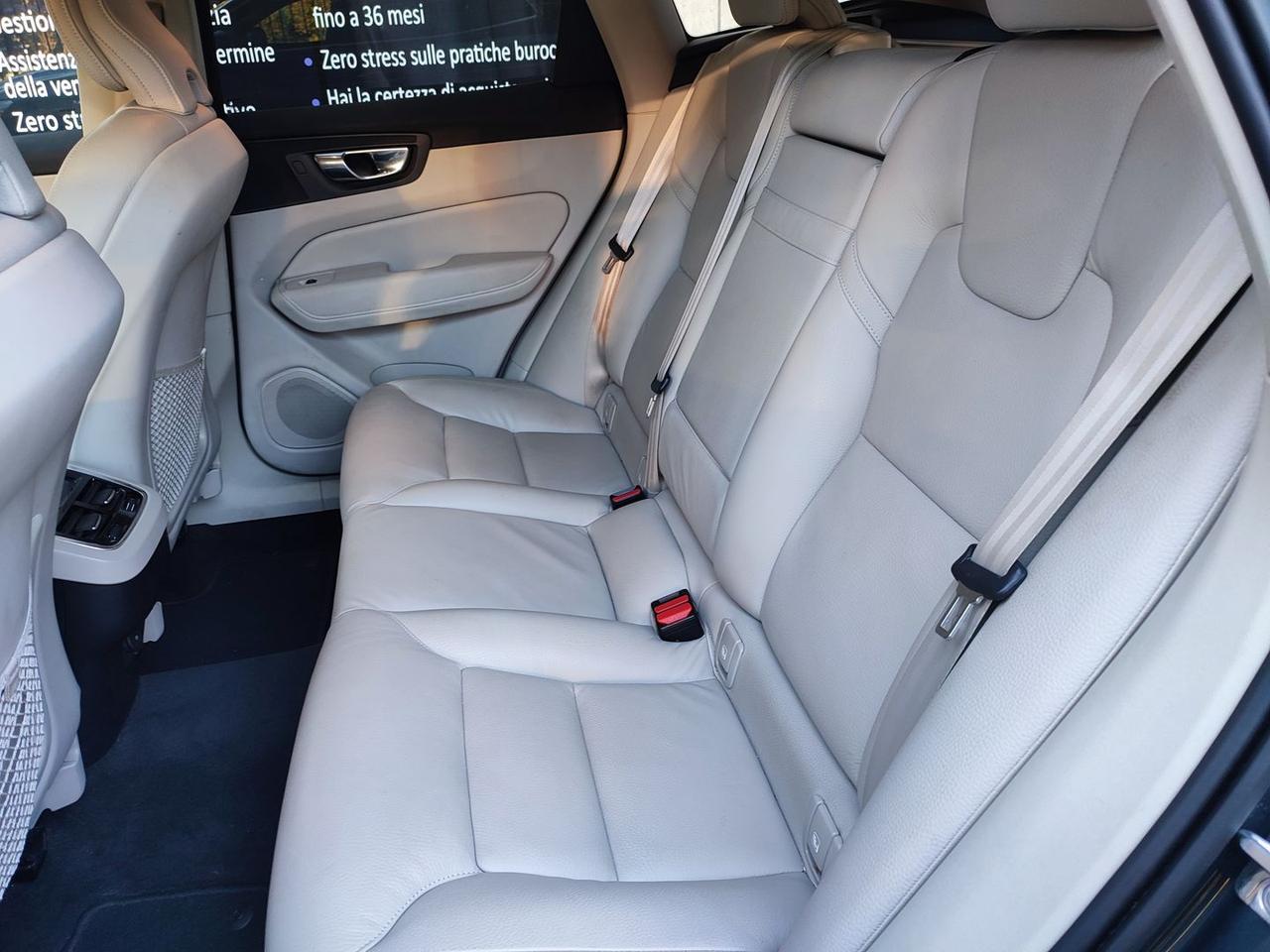 Volvo XC 60 2.0 B4 MHEV Momentum Pro #7446