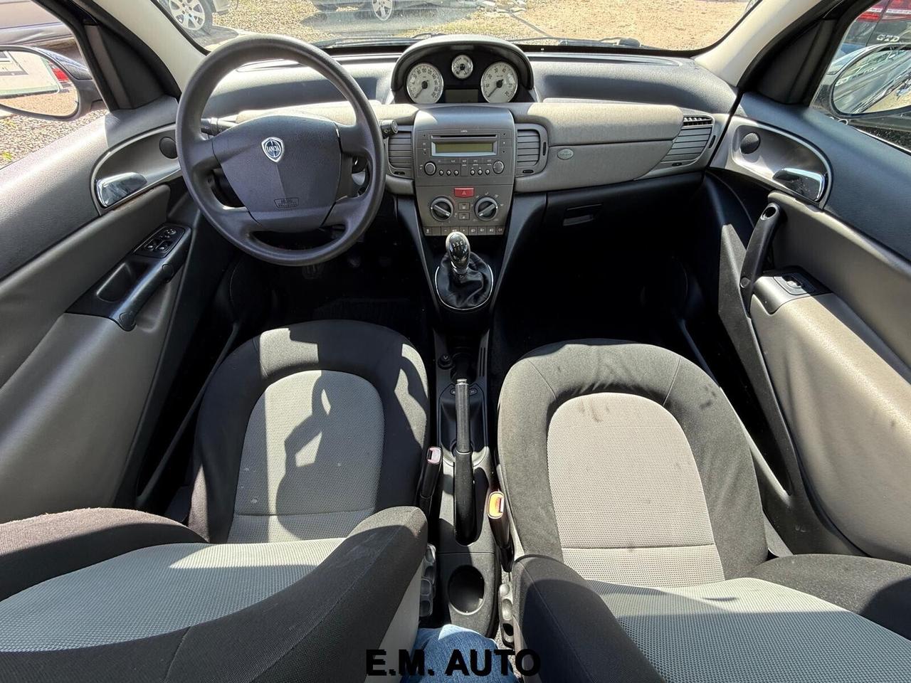 Lancia Ypsilon 1.2 16V Platino
