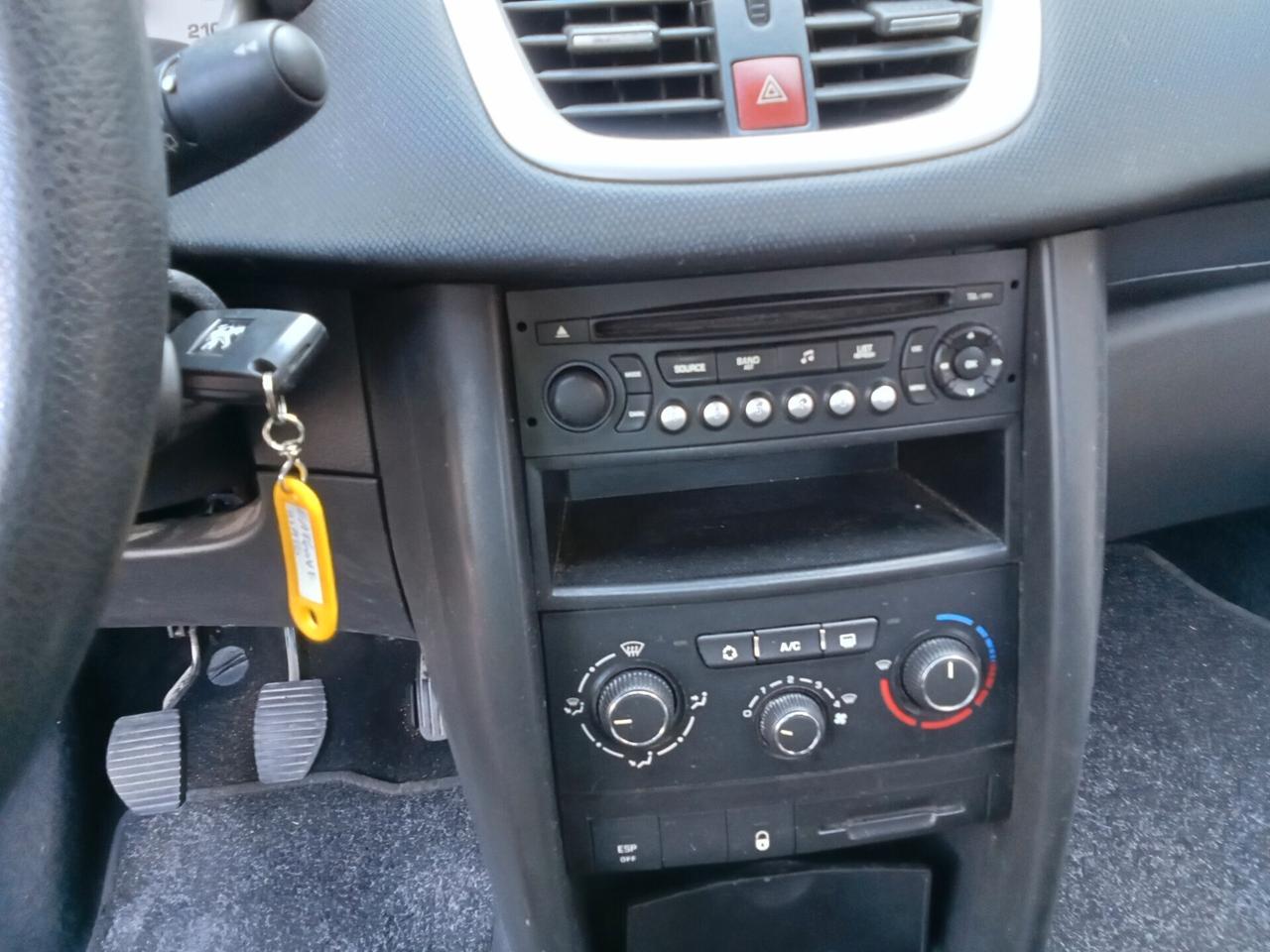 Peugeot 207 1.4 8V 75CV 5p. X Line