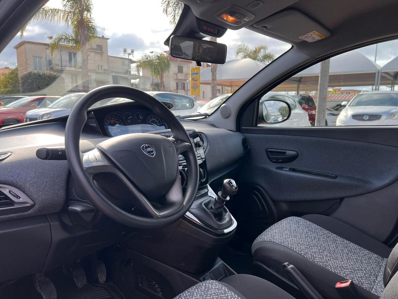 Lancia Ypsilon 1.0 FireFly 5 porte S&S Hybrid Alberta Ferretti