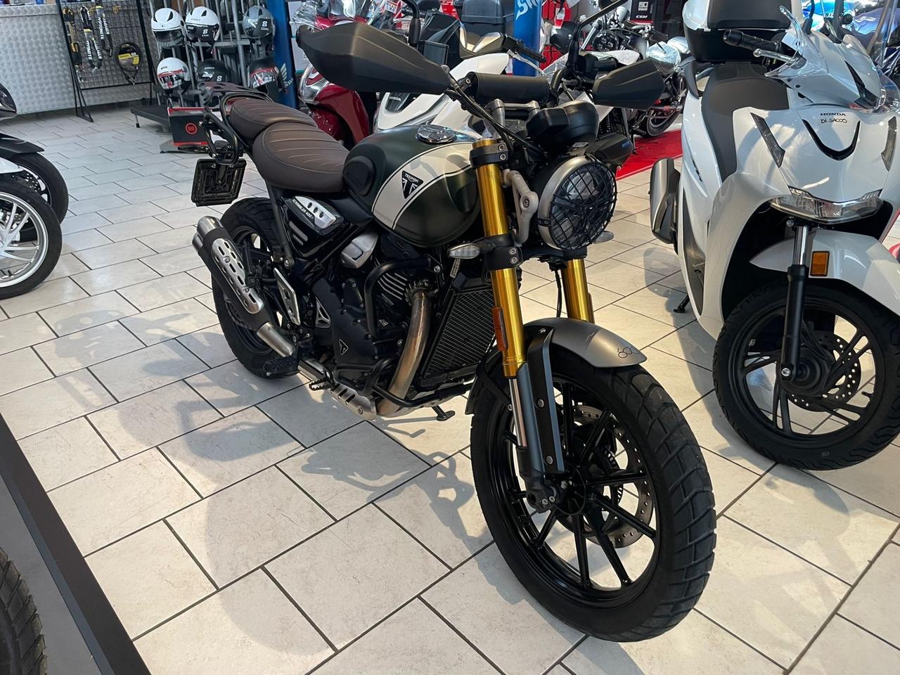 Triumph Scrambler 400 x