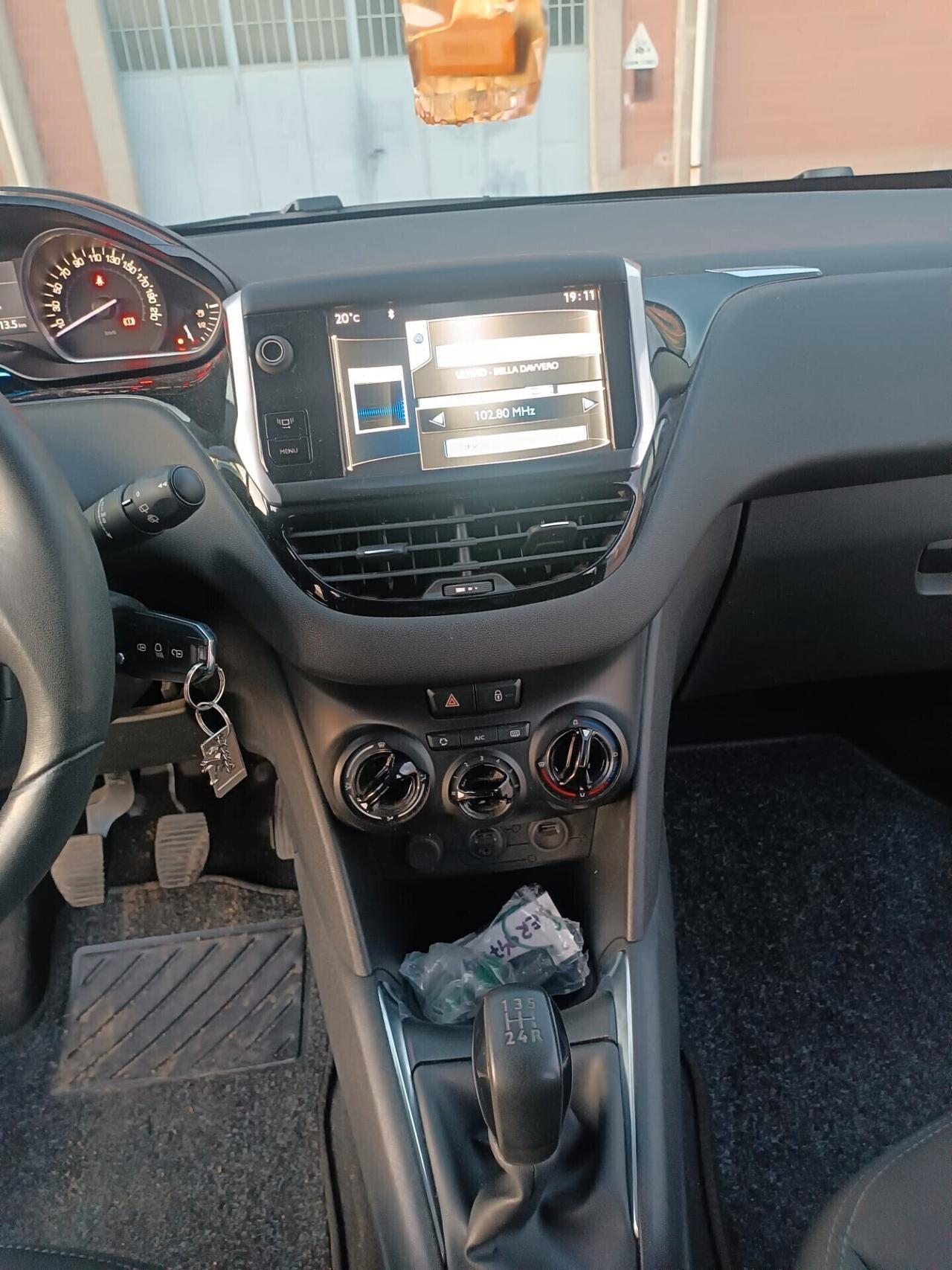 Peugeot 208 2013---1.0 Benzina Neopatentati