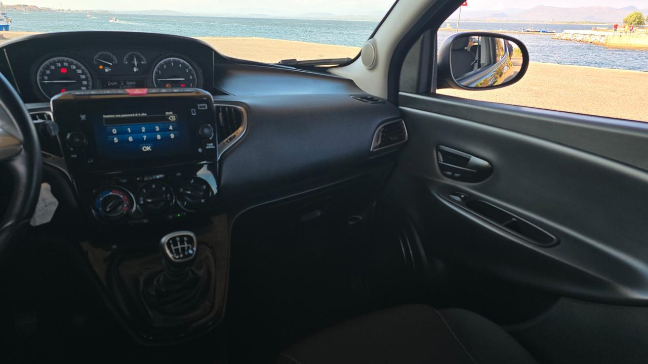 Lancia Ypsilon 1.0 FireFly 5 porte S&S Hybrid Alberta Ferretti