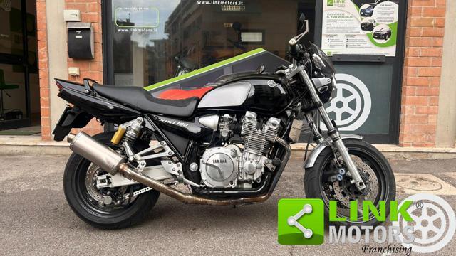 YAMAHA XJR 1300 racer