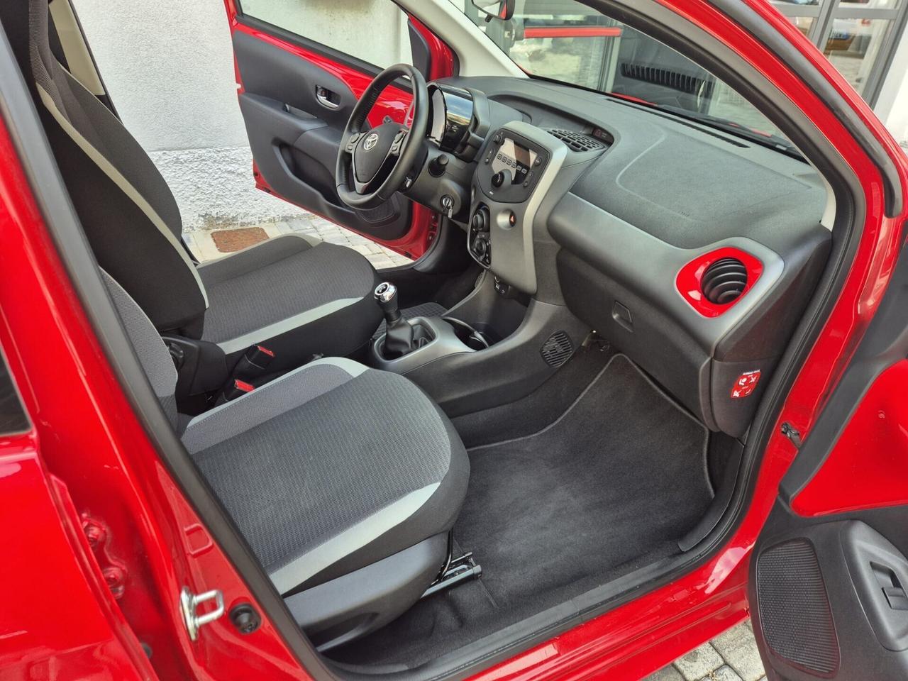 Toyota Aygo 1.0 Connect 5 porte SOLO 3000KM OK NEO