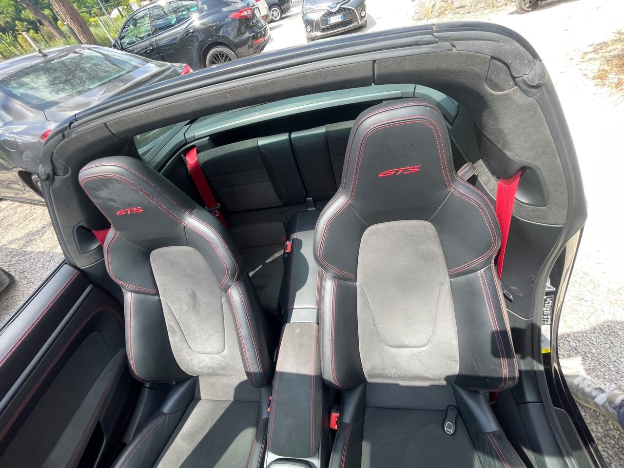Porsche 911 Carrera 4 GTS Cabriolet