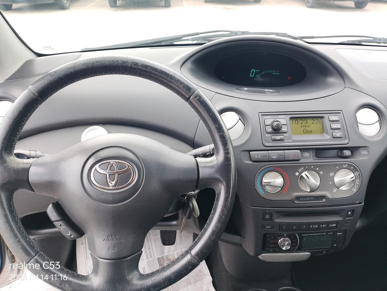 TOYOTA YARIS 1.0 BENZ-2005