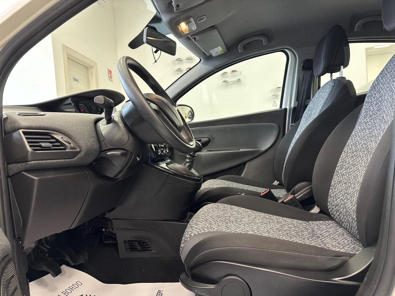 Lancia Ypsilon 1.0 FireFly 5 porte S&S Hybrid Ecochic Silver