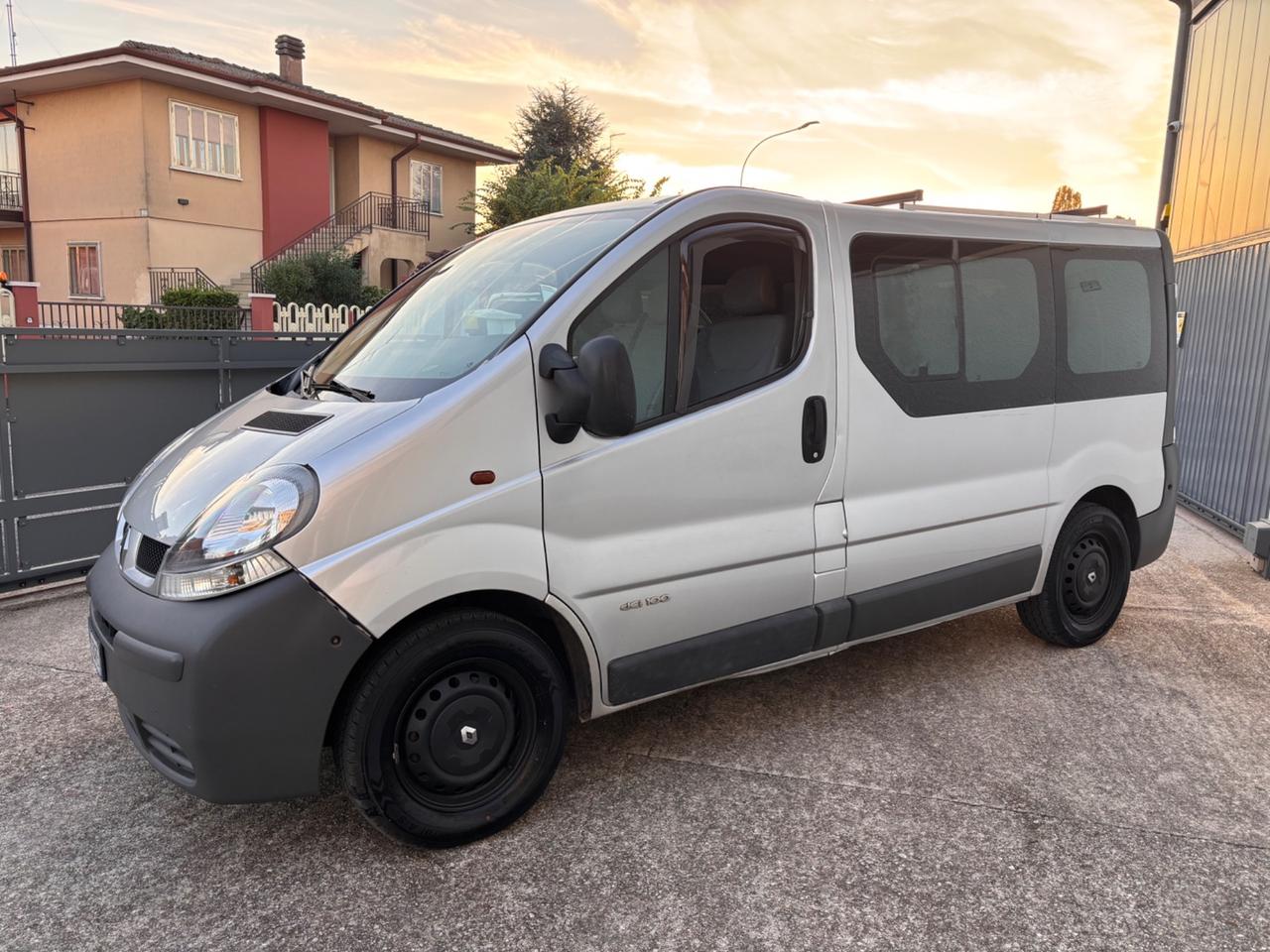 Renault Trafic 1.9 dCi/100 9 posti