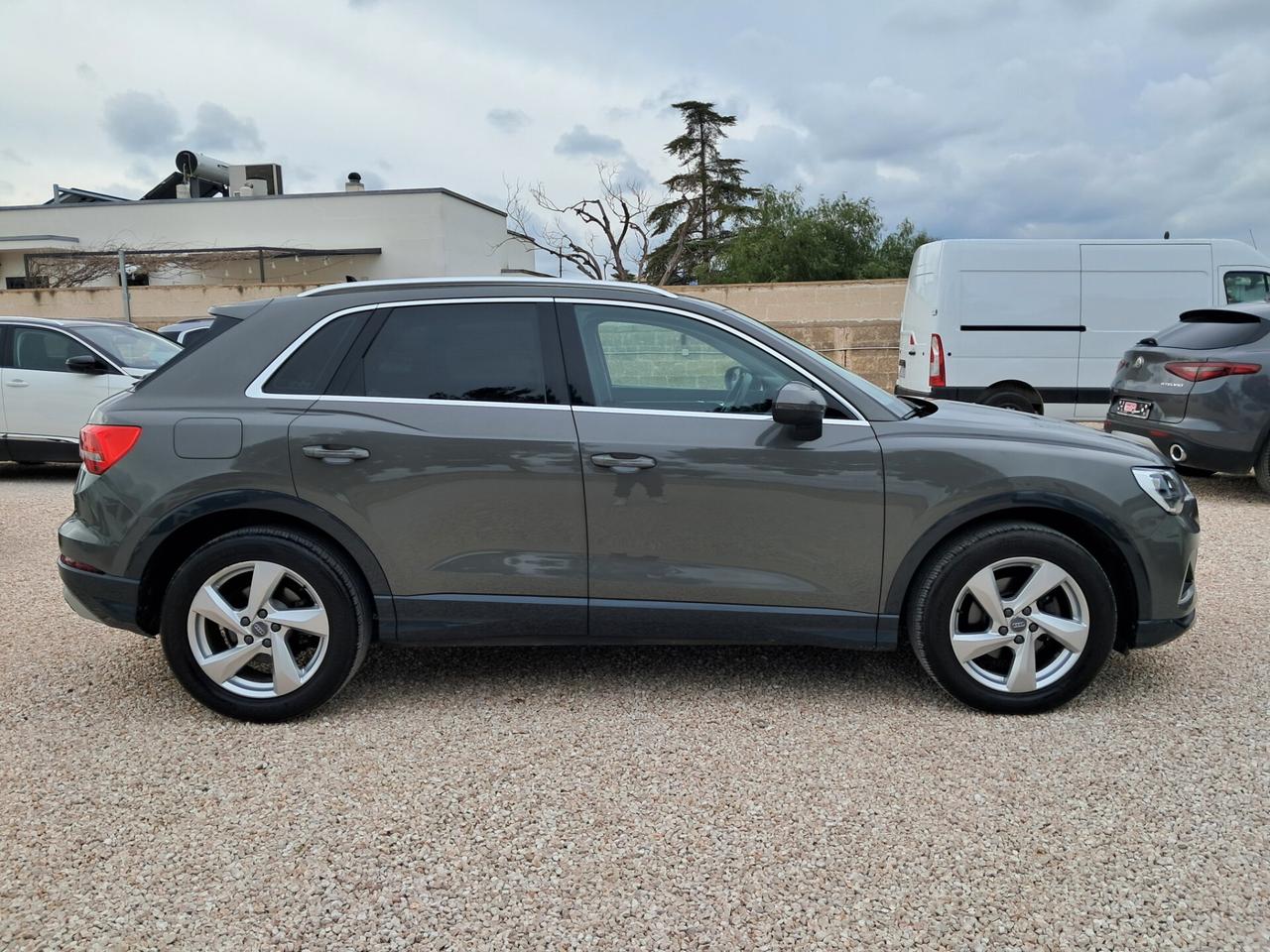 Audi Q3-2.0TDI-150CV S tronic*NAVI*LED*CRUISE