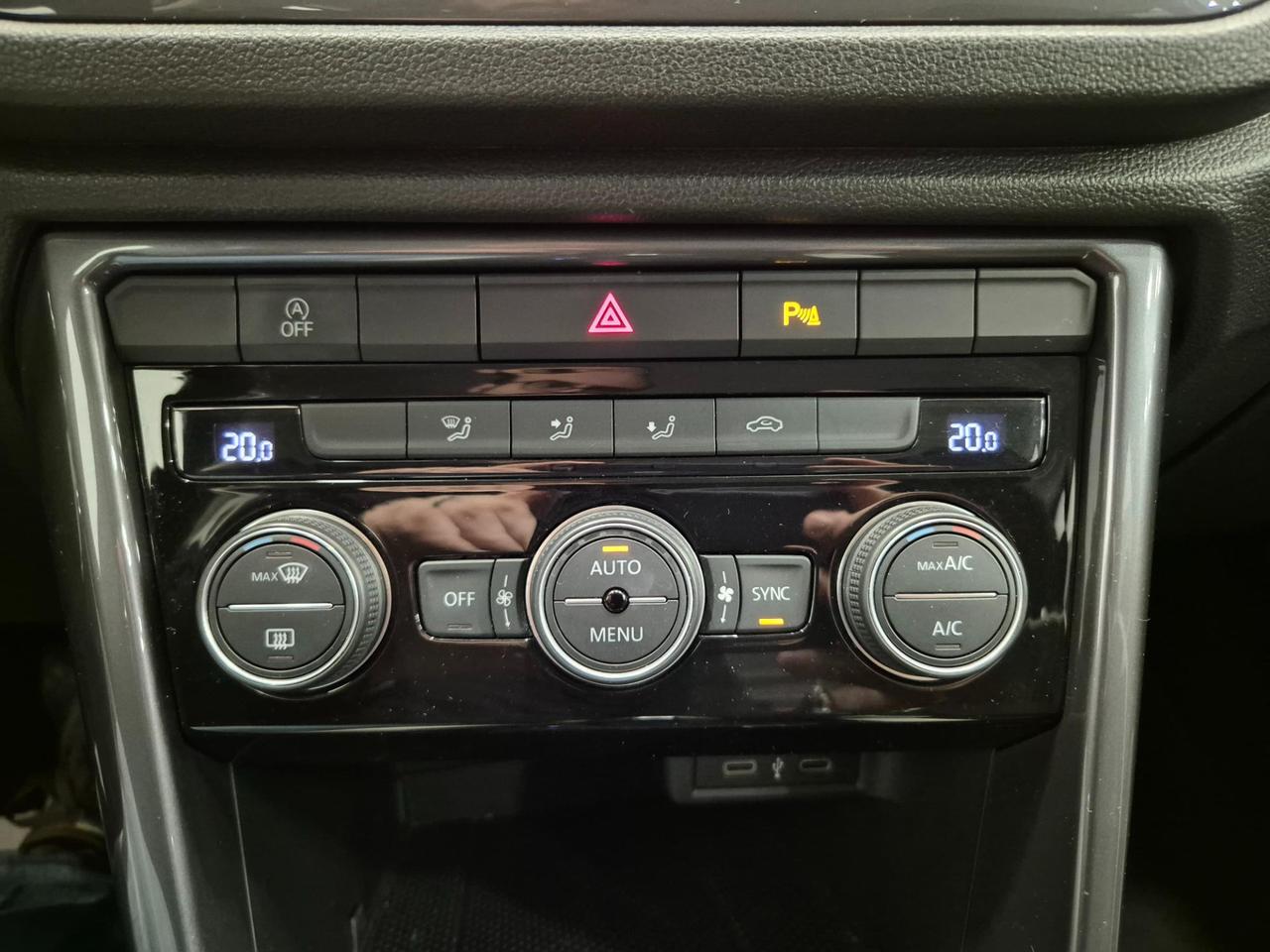 Volkswagen T-Roc 1.5 TSI Style dsg - Carplay - ACC/Lim - Sens. Park