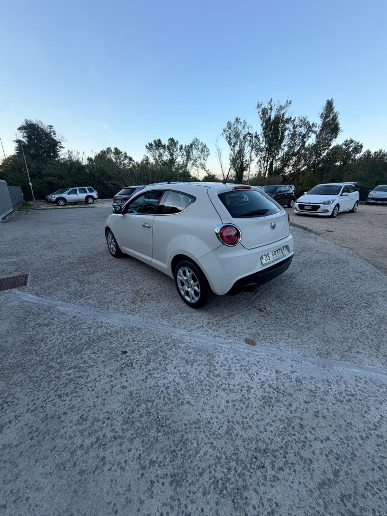 Alfa Romeo MiTo 1.6 JTDm 16V Distinctive Premium Pack