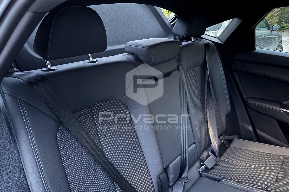 AUDI Q3 35 TDI Business Advanced