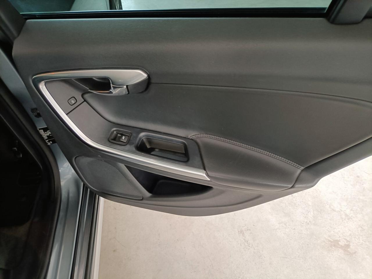 Volvo V60 2.0 D3 150 CV Geartronic R-design - 06/2016