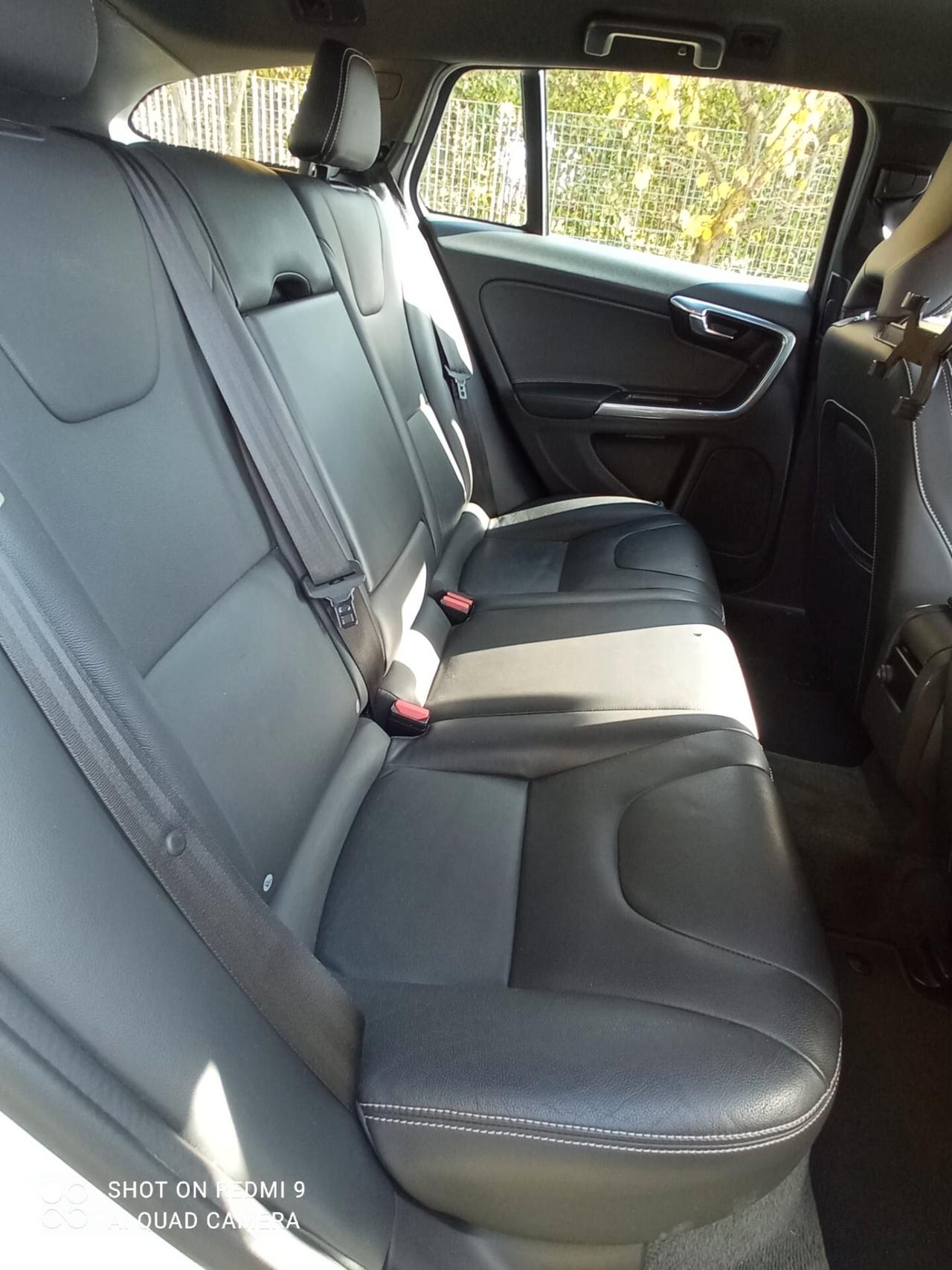 VOLVO V60 D6 Twin Engine Geartronic Momentum