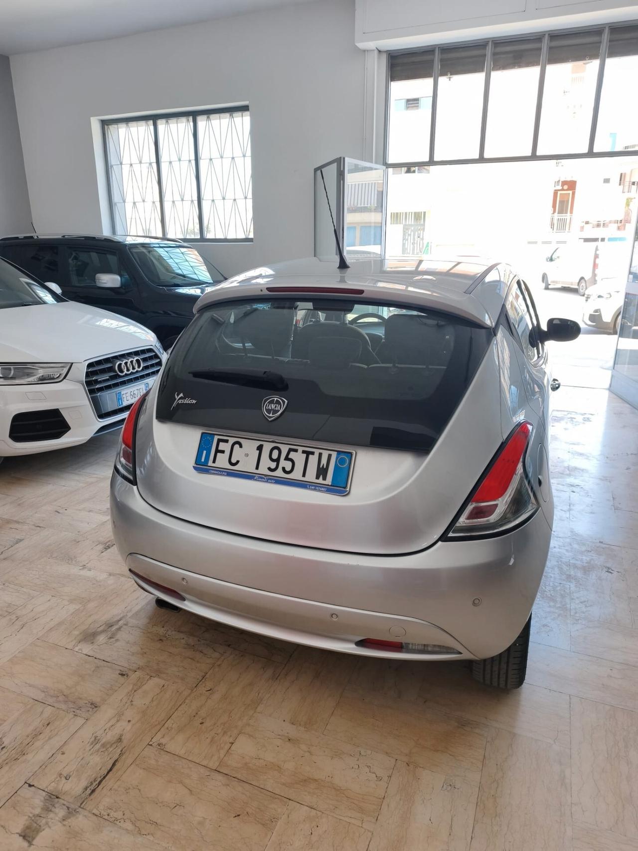 Lancia Ypsilon 1.2 69 CV 5 porte GPL Ecochic Platinum