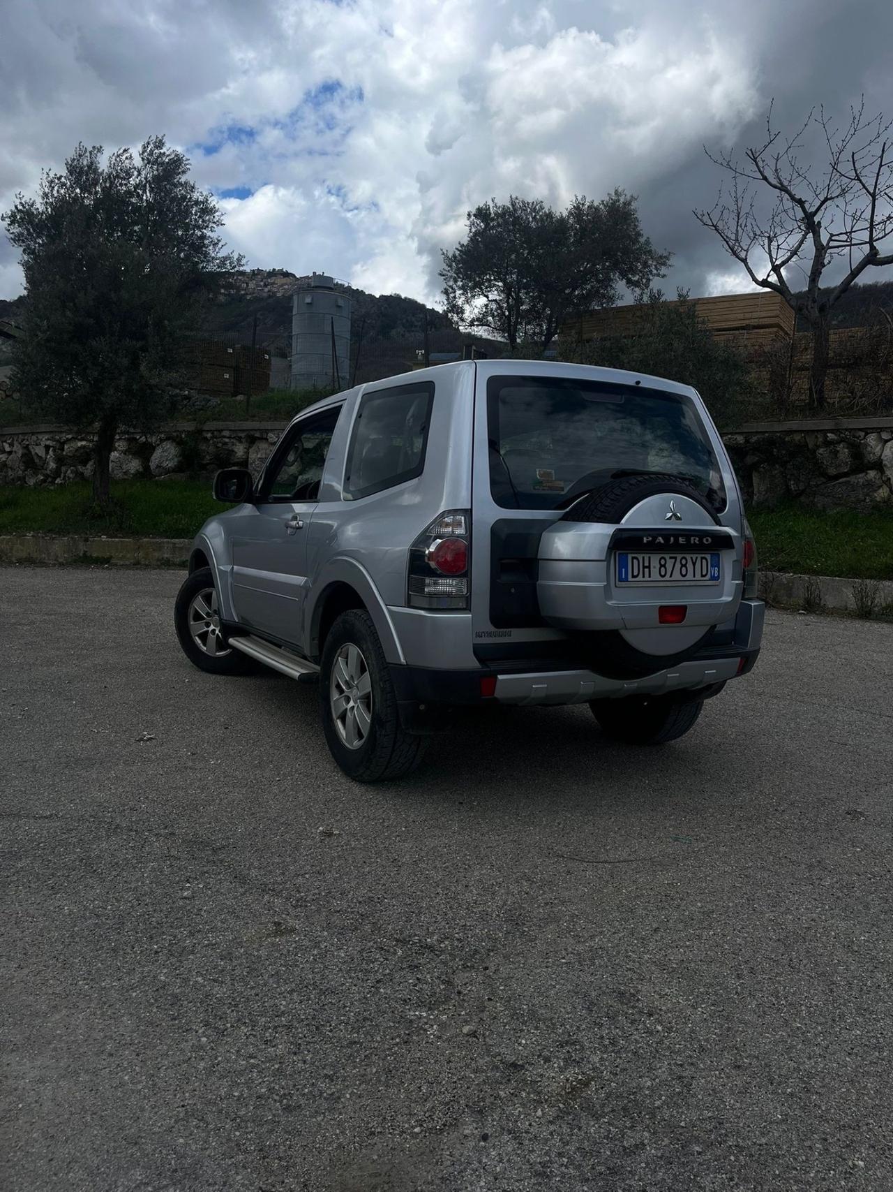 Mitsubishi Pajero 3.2 DI-D 16V 3p. Intense