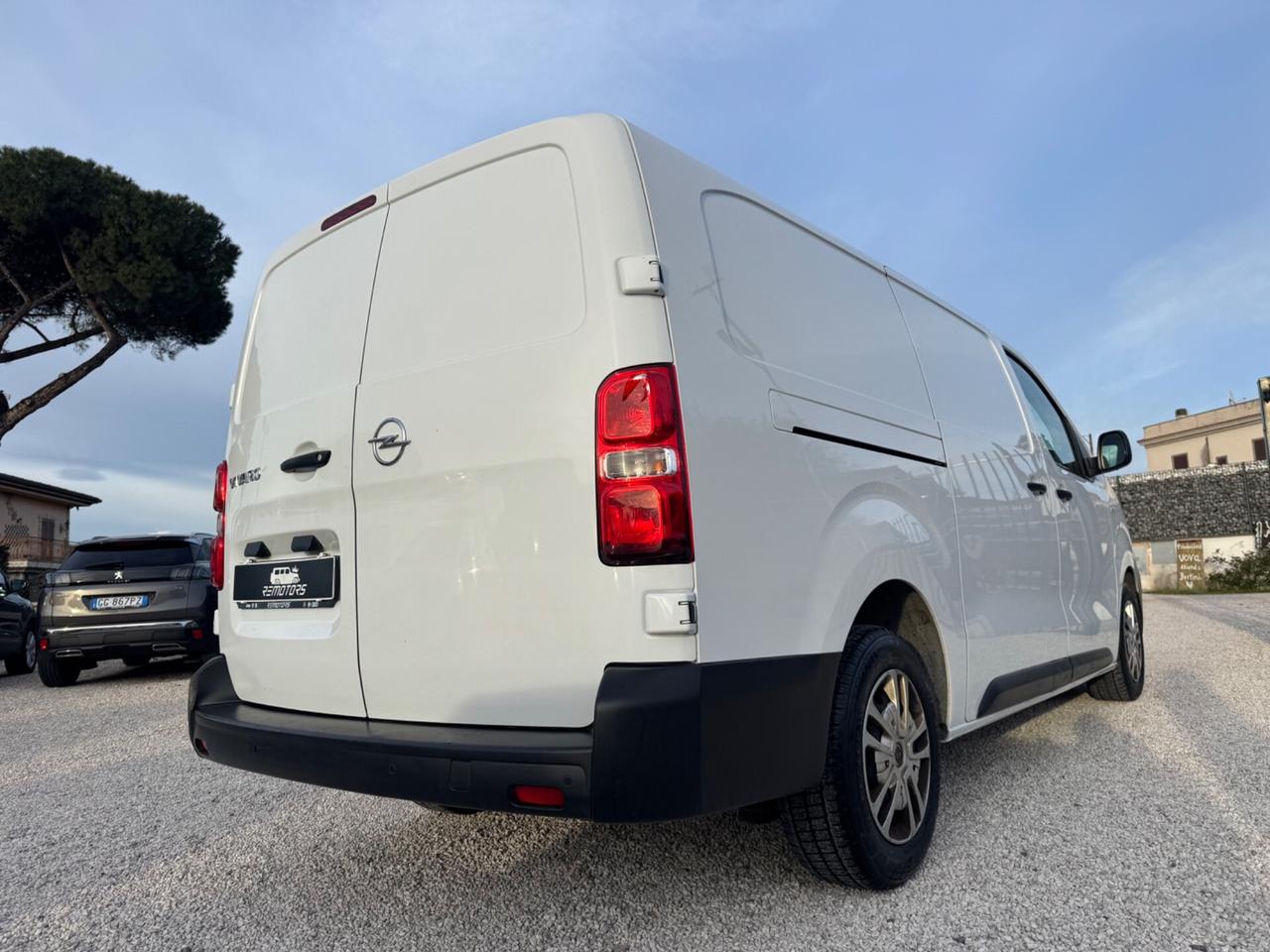 Opel Vivaro passo lungo trasporto farmaci HACCP