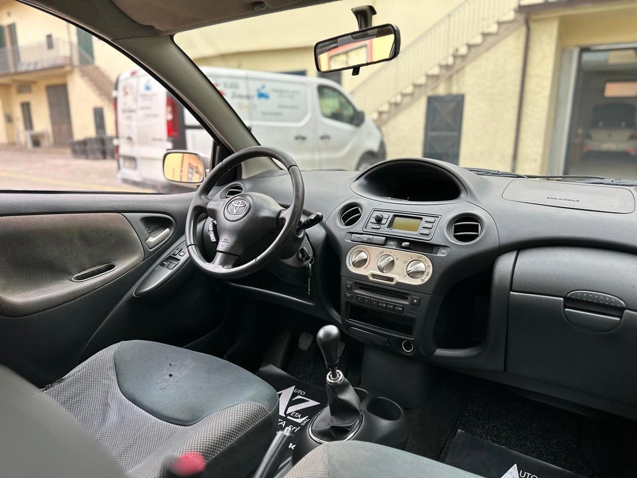 Toyota Yaris 1.3i 16V cat 5 porte Sol