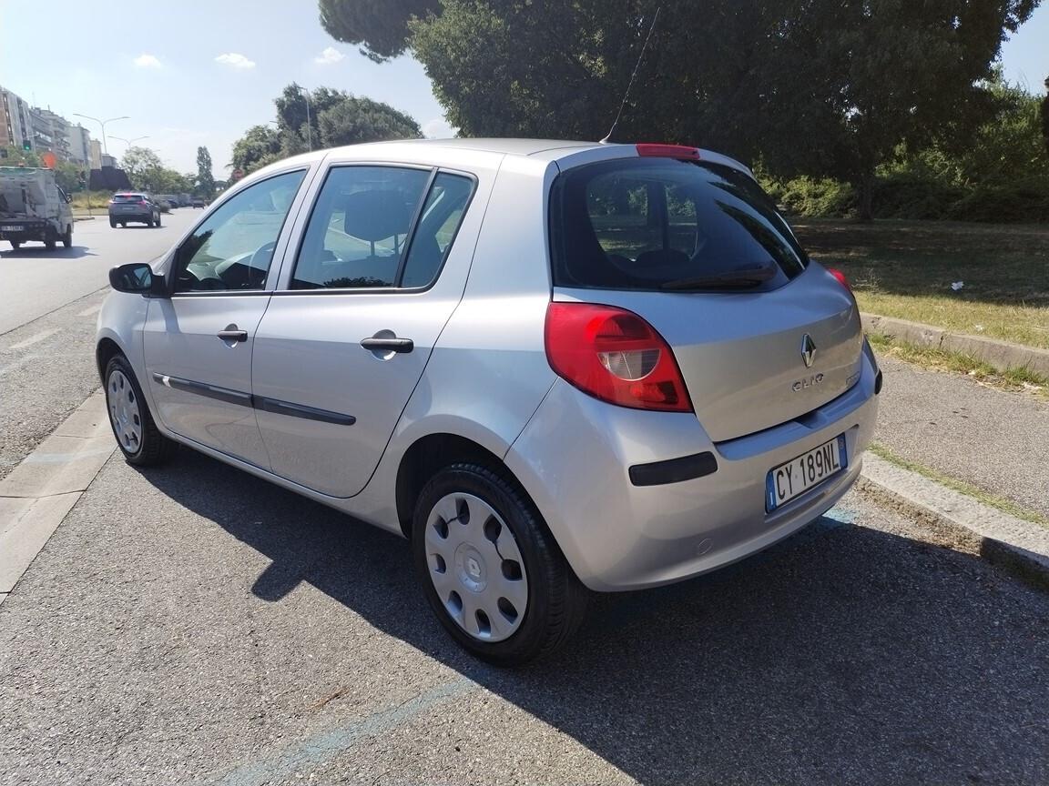 Renault Clio 1.2 16V 5 porte Confort 54000KM DEL 2006 UNIPRO DEL 1941 MANUTENZIONI PRE CONSEGNA