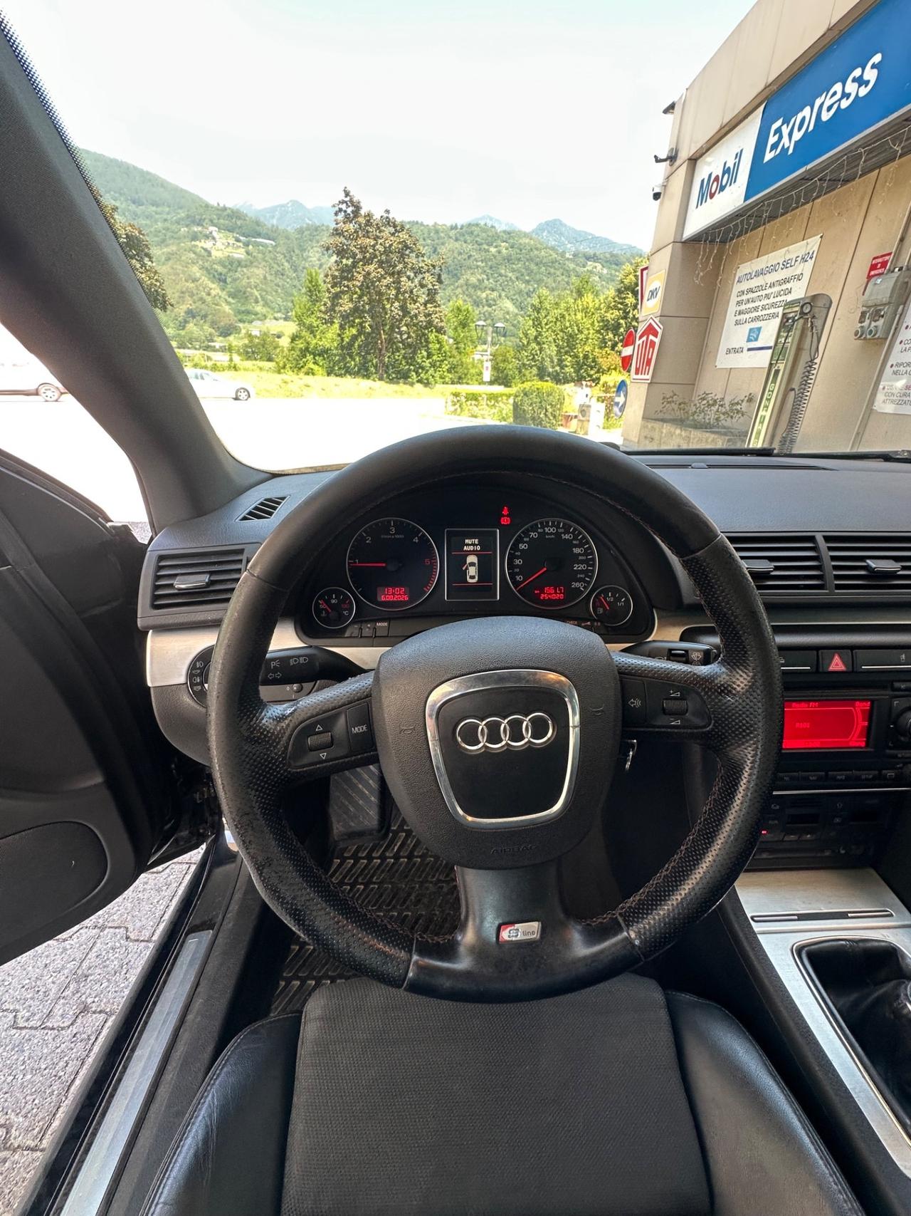 Audi A4 Avant S-LINE