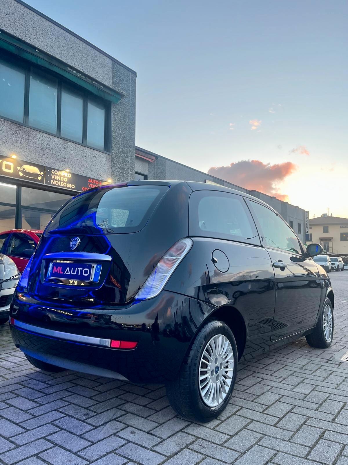 Lancia Ypsilon 1.2 Argento OK NEOPATENTATO