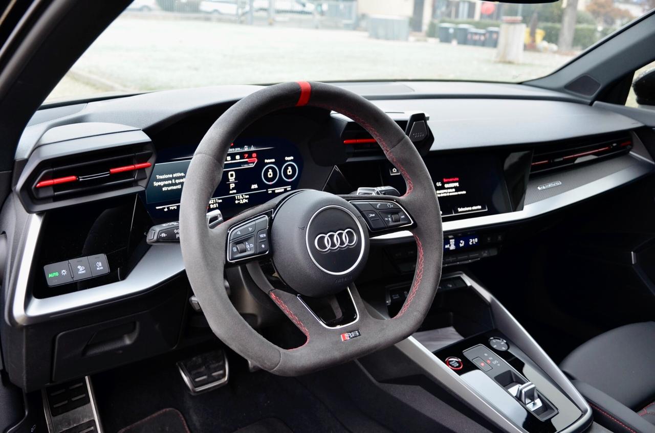 AUDI RS3 SPORTBACK 2.5 TFSI QUATTRO S-TRONIC 400cv, CARBOCERAMICA, GARANZIA UFF AUDI, UNICOPROPRIETARIO, UFF ITALIANA, BANG&OLUFSEN, MATRIX, PERMUTE