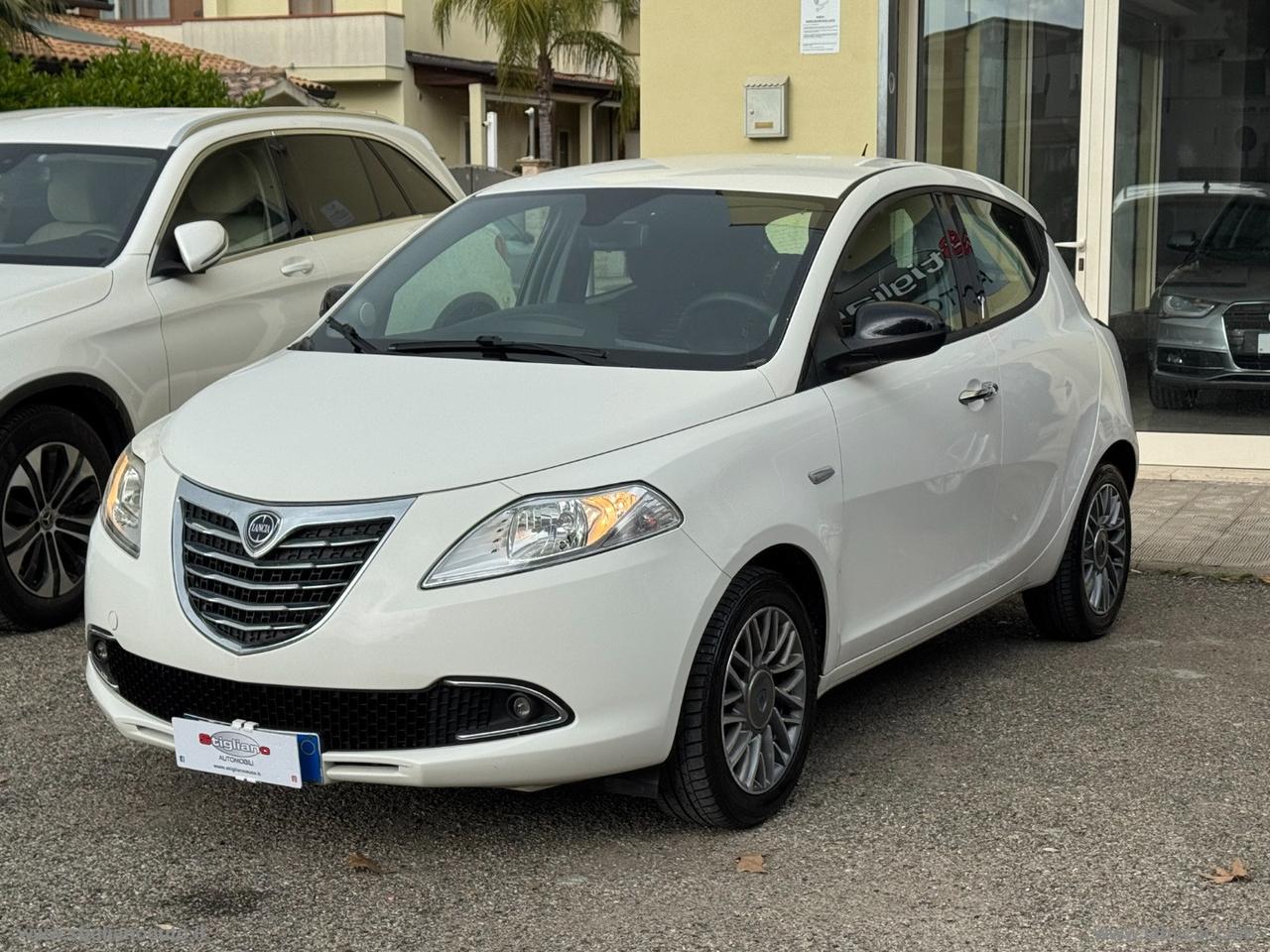 LANCIA Ypsilon 1.2 69 CV 5p. Silver
