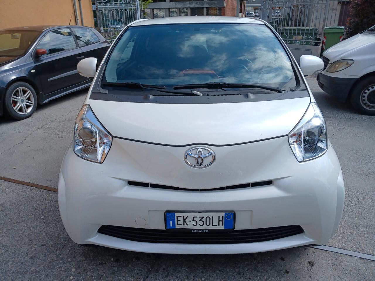 Toyota iQ 1.0 CVT Sol***AUTOMATICA 4 POOSTI ** KM 7 1 . 0 0 0 !!!!!*** 4 POSTI