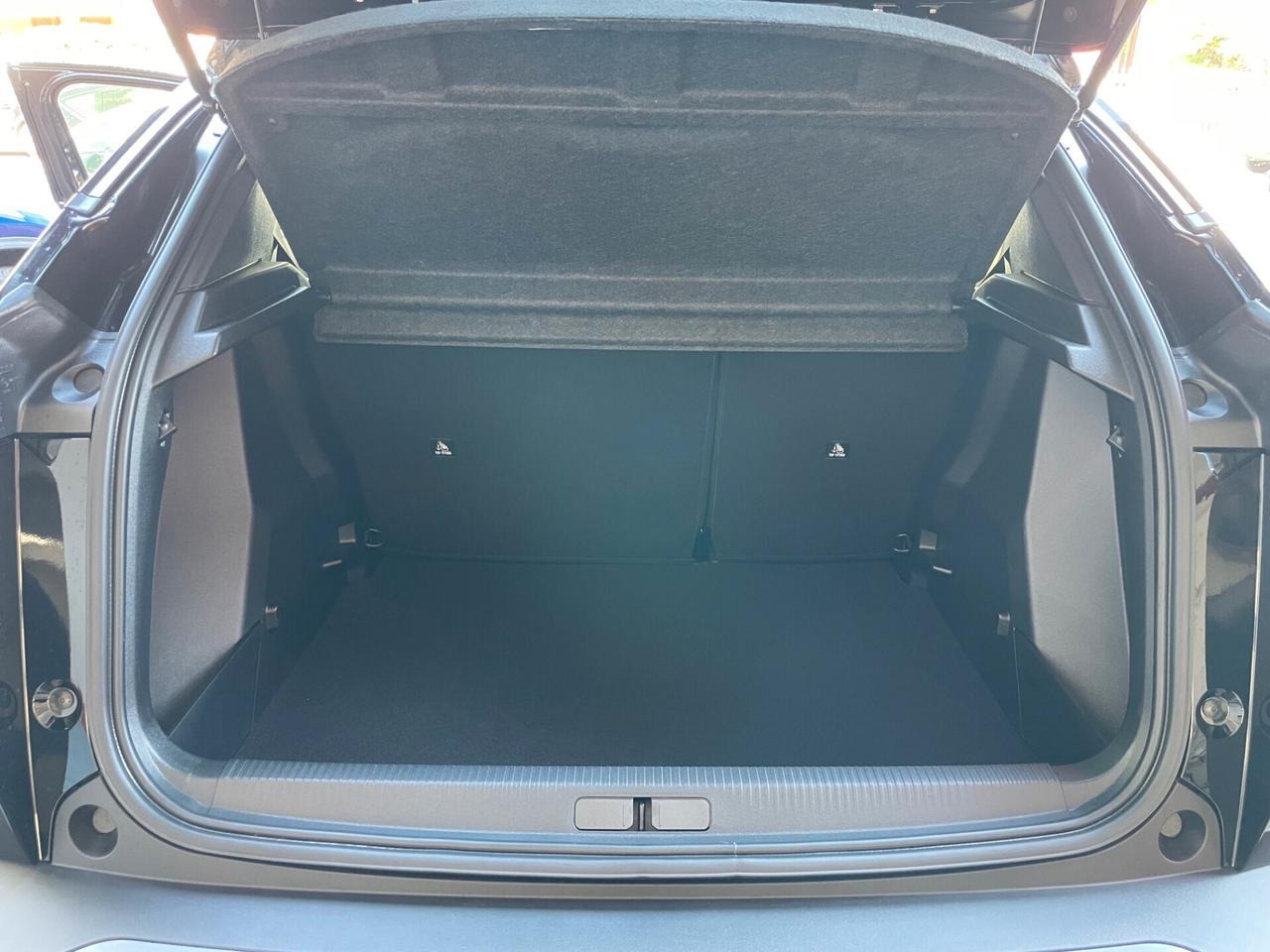 Peugeot 2008 1.2 hybrid Allure 136cv e-dcs6