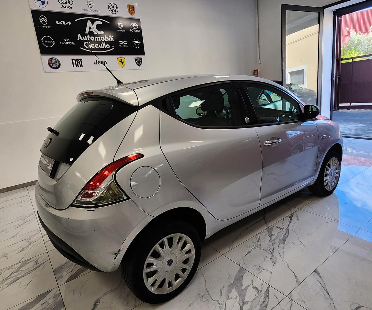 Lancia Ypsilon BENZ/METANO 85CV
