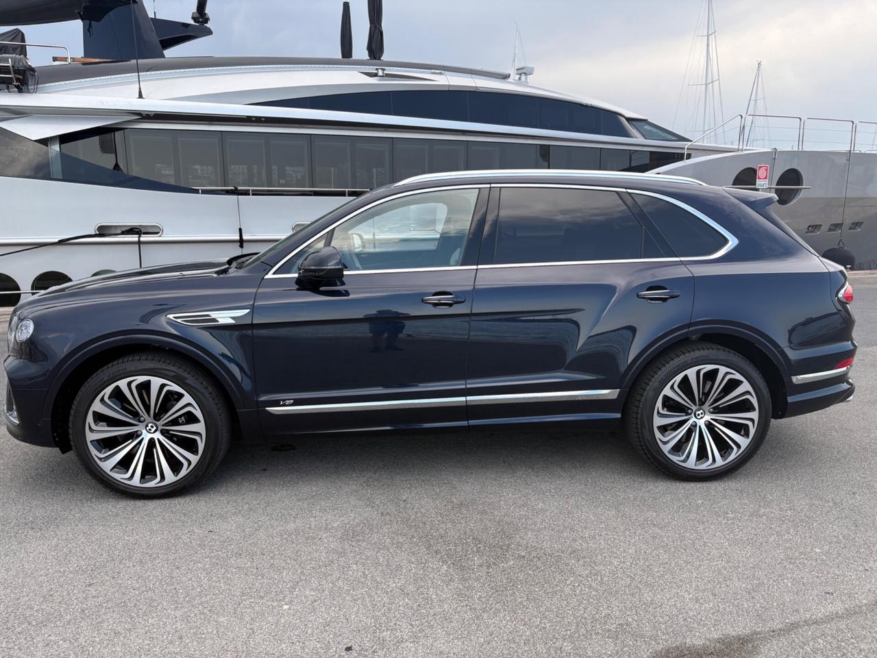 Bentley Bentayga V8