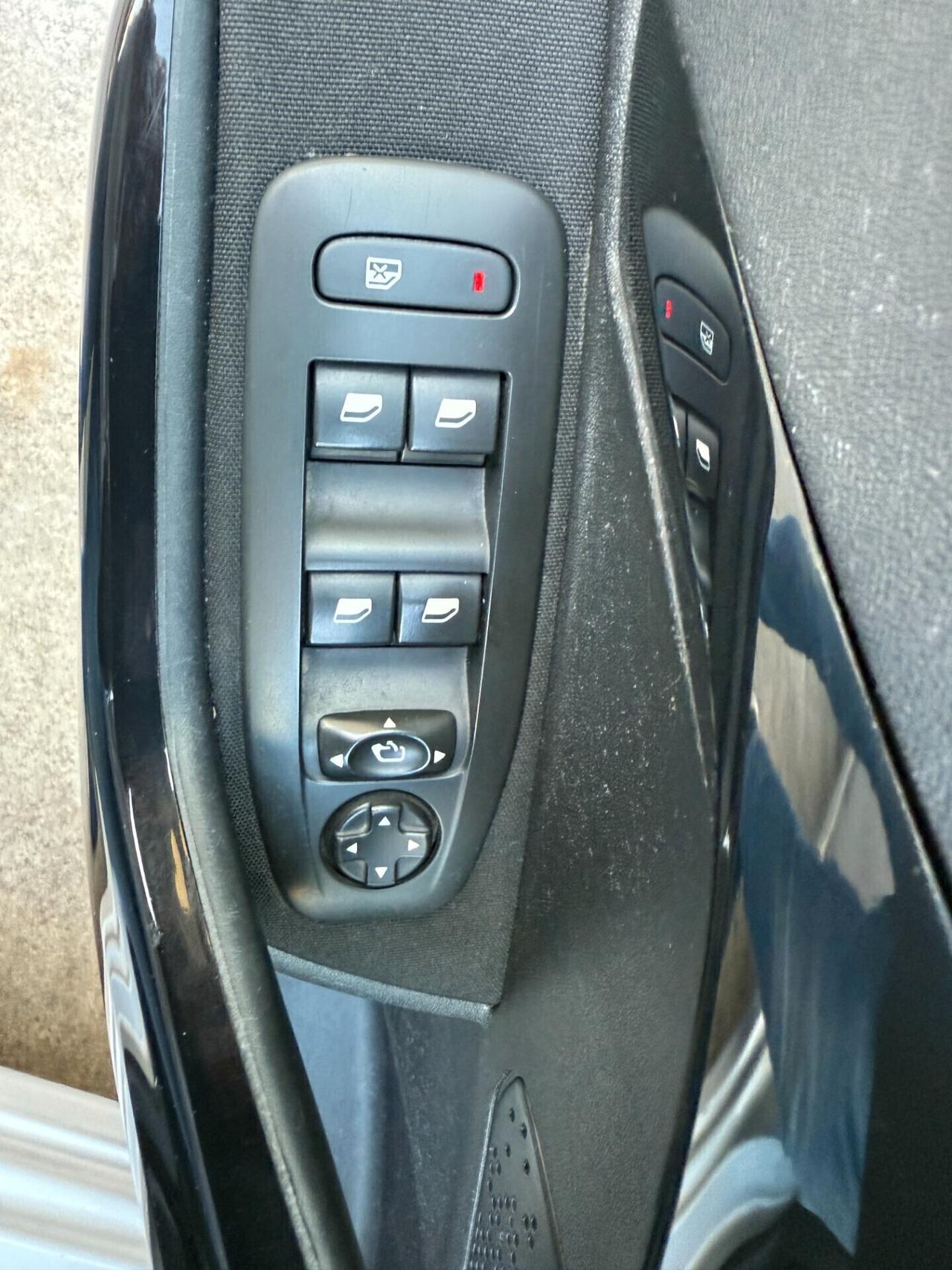 Peugeot 208 BlueHDi 100 5 porte Allure per neopatentati