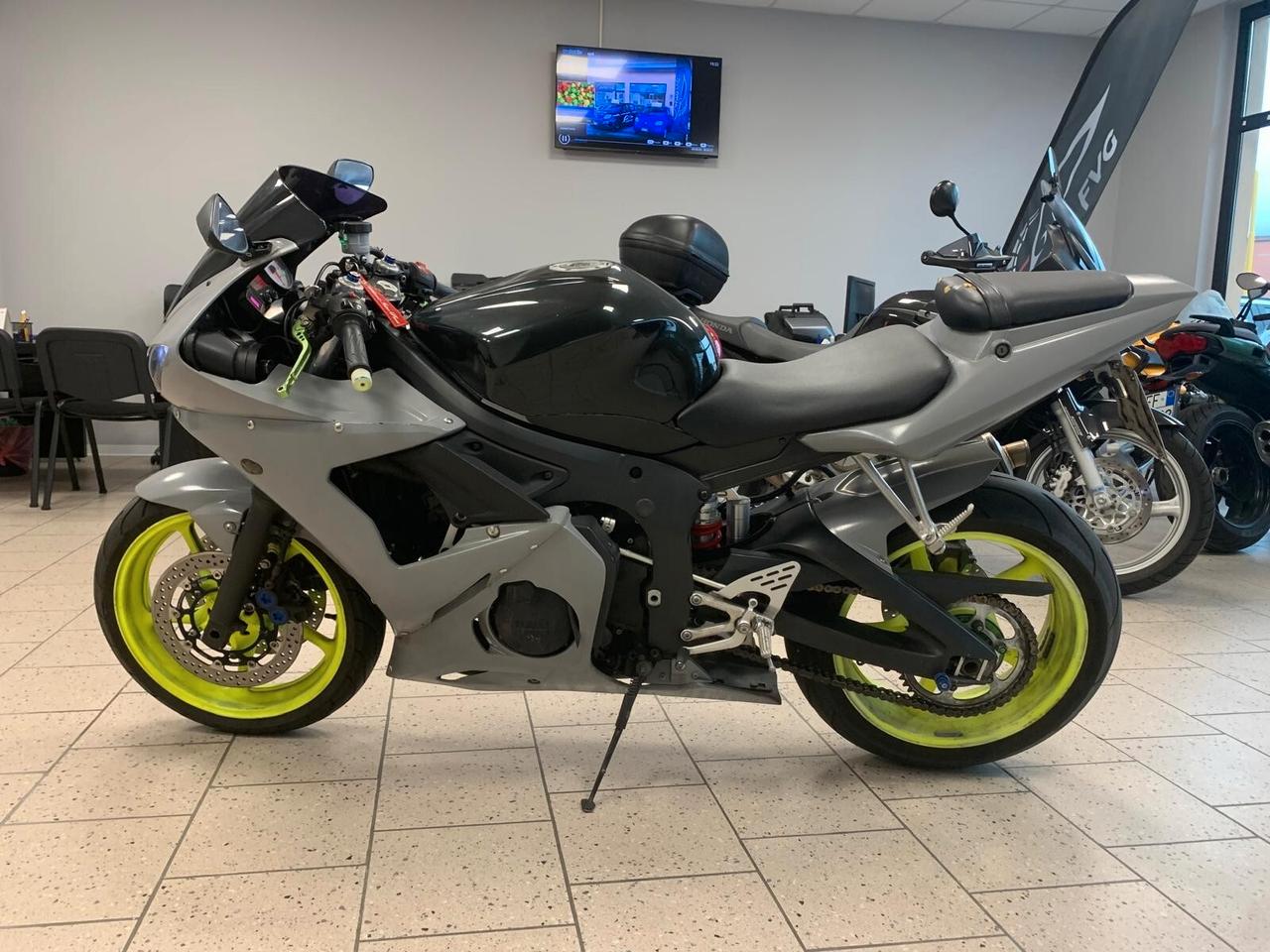 Yamaha R6
