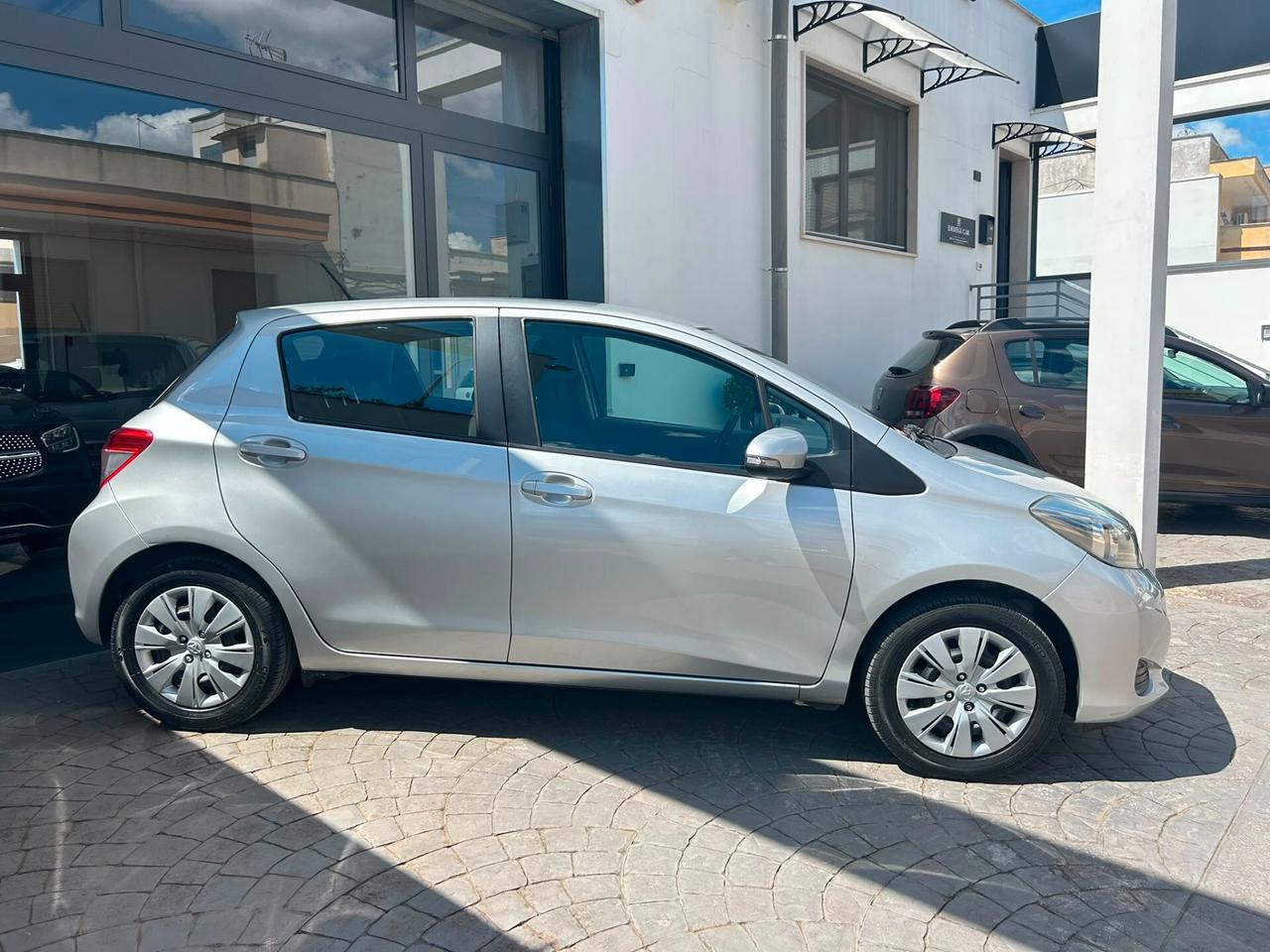 Toyota Yaris 1.0 51 Kw 5P LOUNGE RET. - 2012
