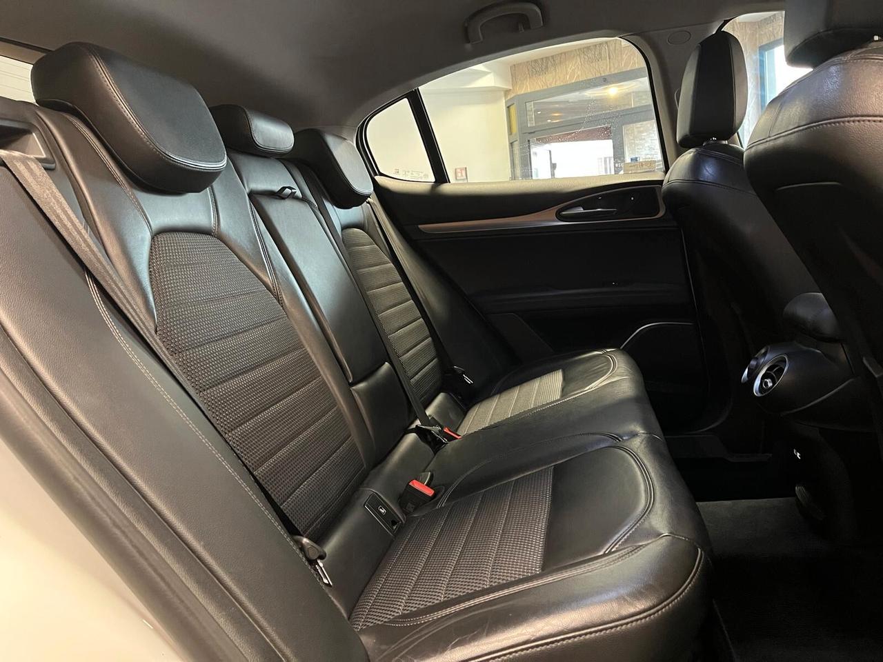 Alfa Romeo Stelvio 2.2 Turbodiesel 180 CV AT8 RWD Super