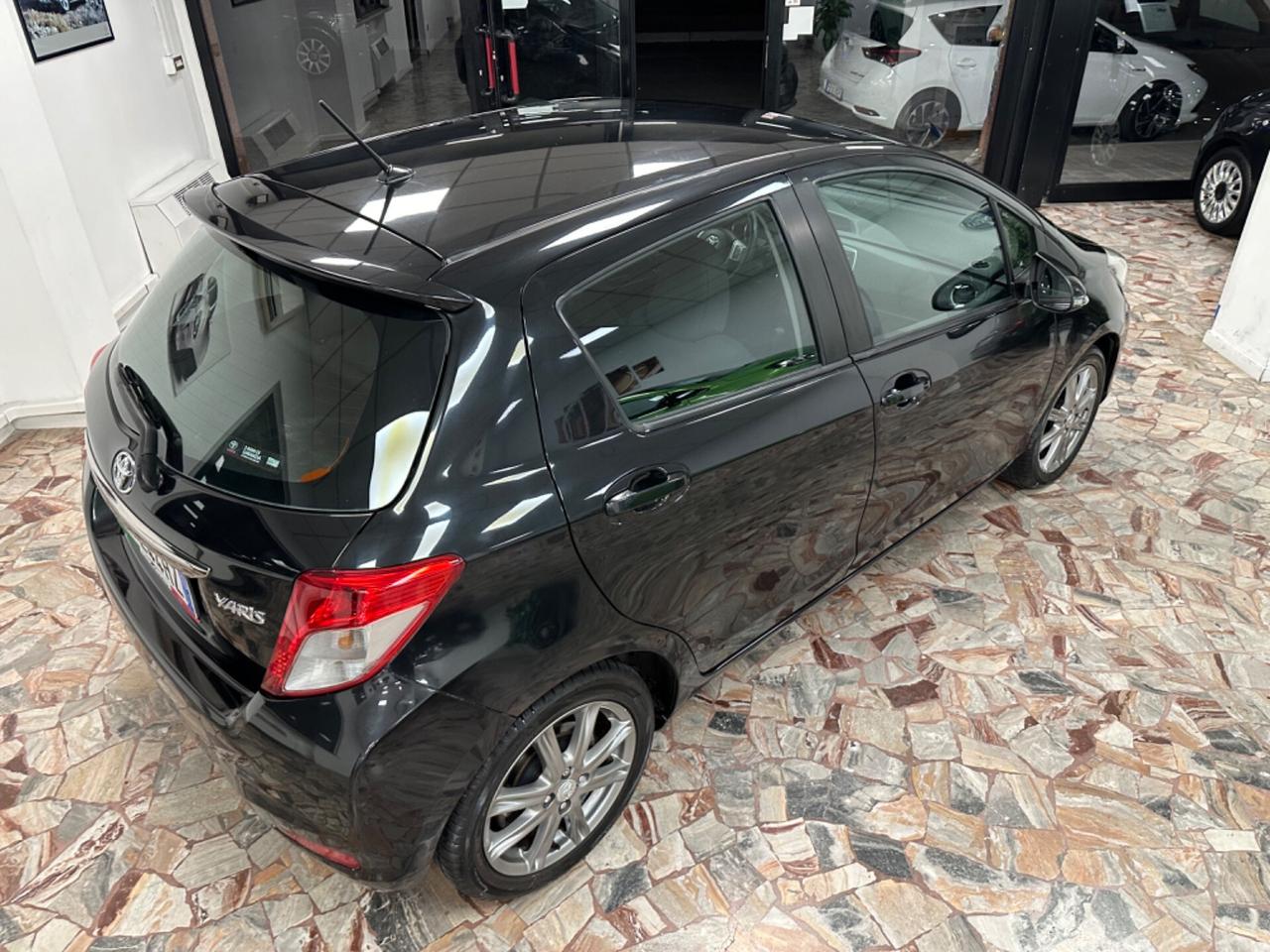 Toyota Yaris 1.3 Lounge CVT Automatica