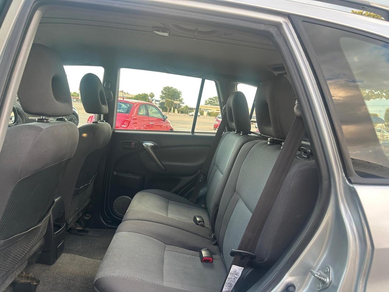 Toyota RAV4 2.0 Tdi 4D gancio carrello N1 autocarro