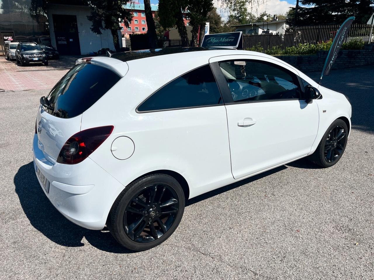 Opel Corsa 1.2 3 porte b-color