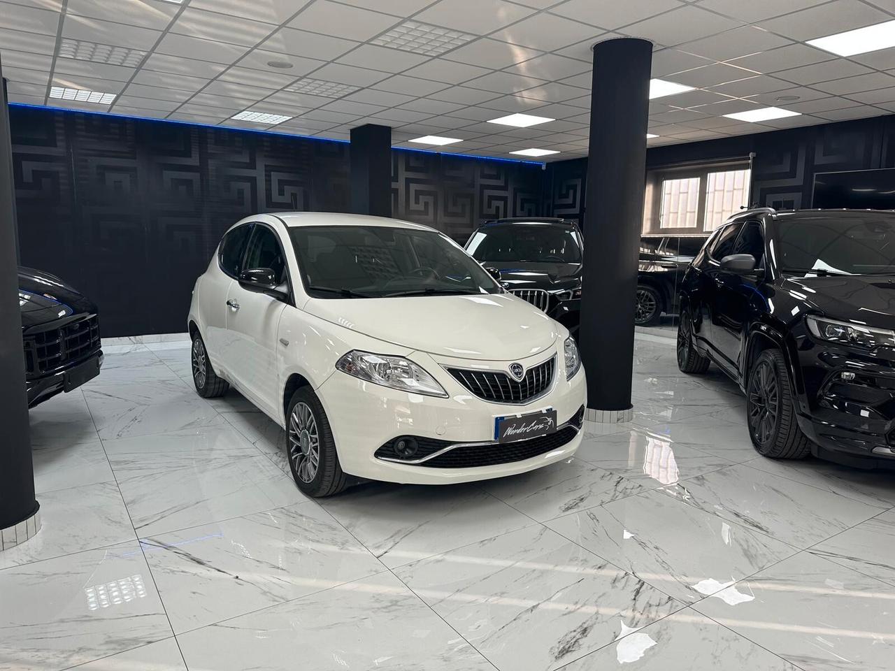 Lancia Ypsilon FireFly S&S Ecochic Silver 2021 1.0 Ibrido/Benzina