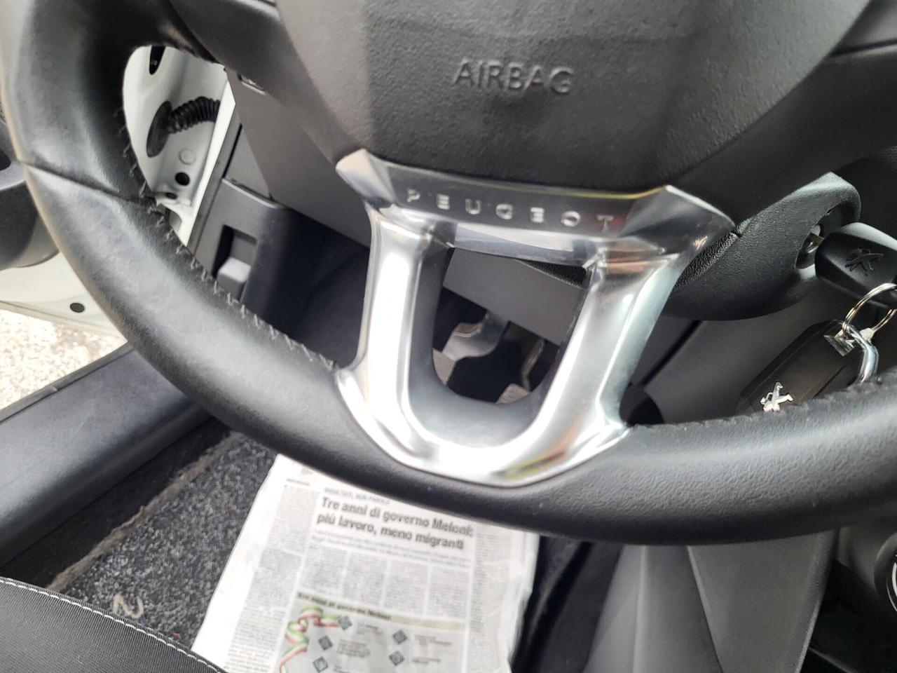 PEUGEOT 208 1,4 HDI-UNICO PROPRIETAR-4 REVISIONI