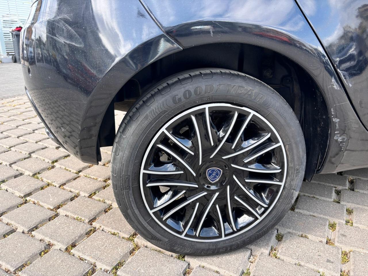 Lancia Ypsilon 1.2 69 CV 5 porte Ecochic Gold